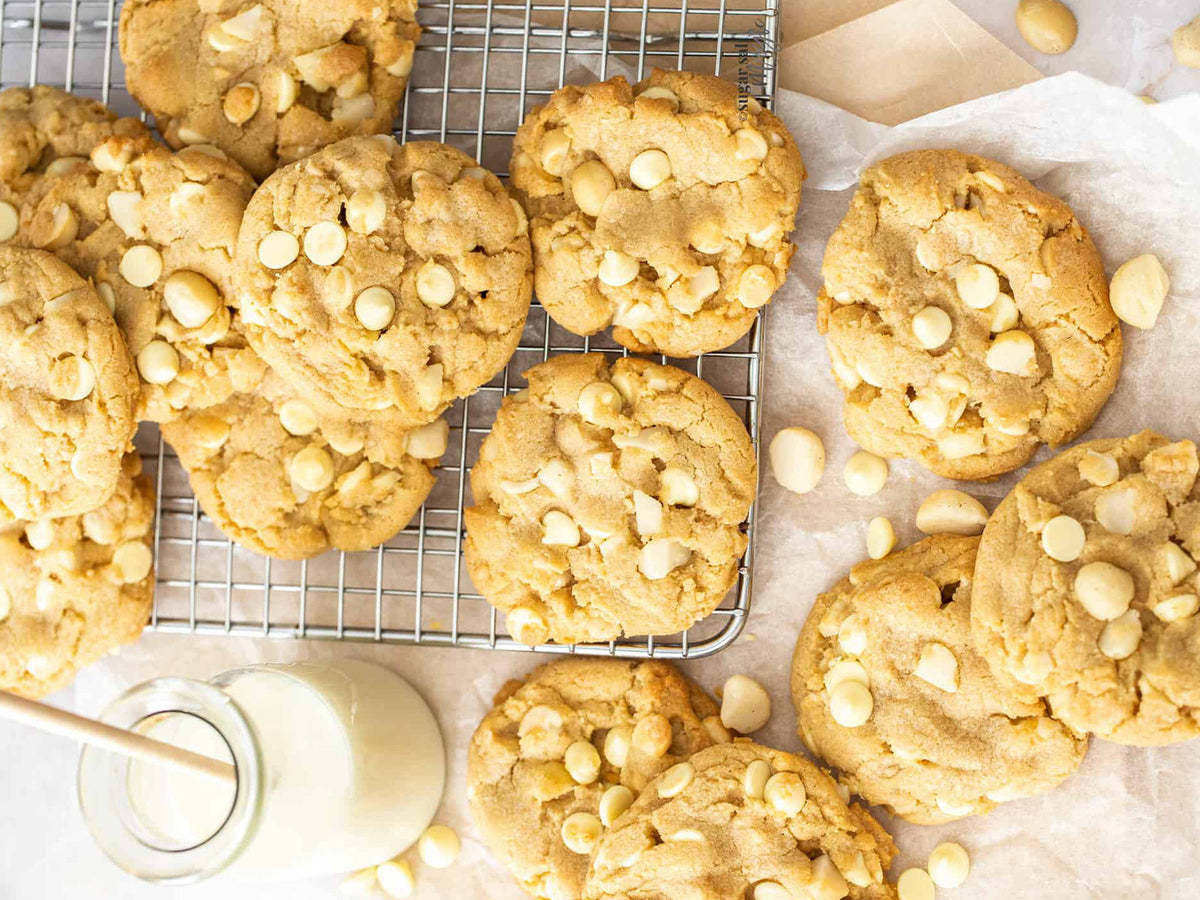 MACADAMIA NUT COOKIES WITH LEMON AND WHITE CHOCOLATE